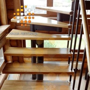 Деревянная лестница на металлическом каркасе-2